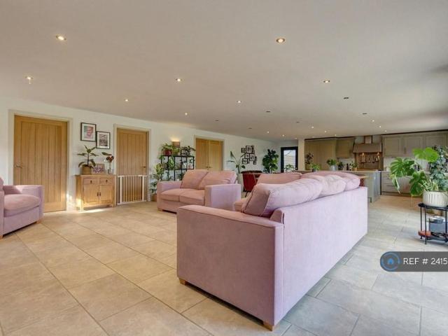5 bedroom semi detached house to rent