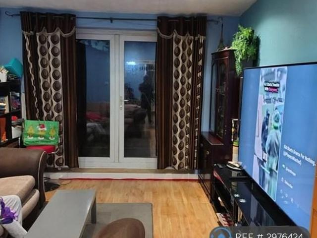 5 bedroom semi detached house to rent