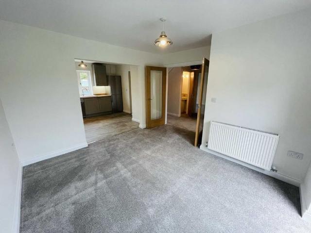 5 bedroom semi detached house to rent