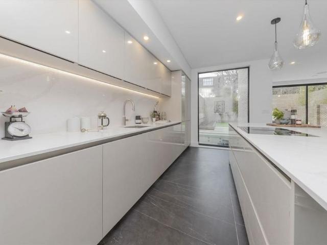 5 bedroom semi detached house to rent