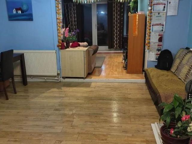 5 bedroom semi detached house to rent