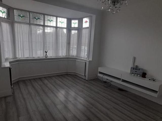 5 bedroom semi detached house to rent