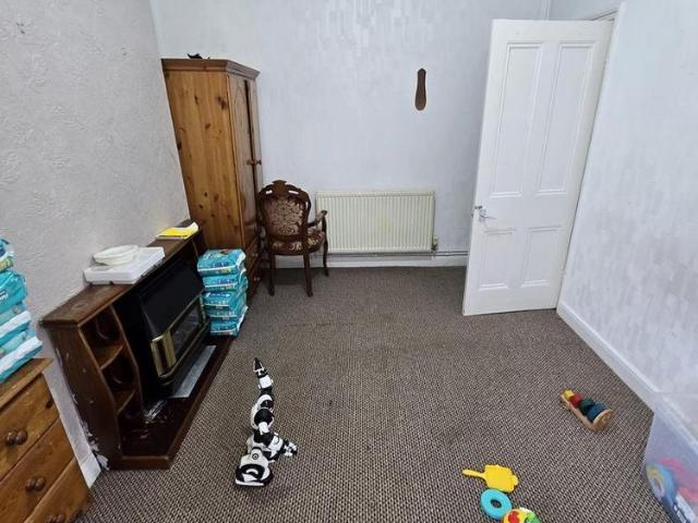5 bedroom semi detached house to rent