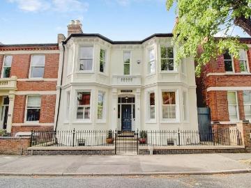 5 bedroom semi detached house to rent