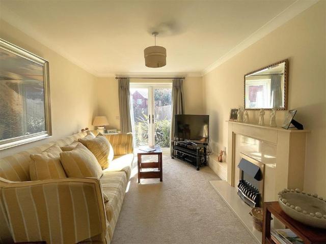 5 bedroom semi detached house to rent