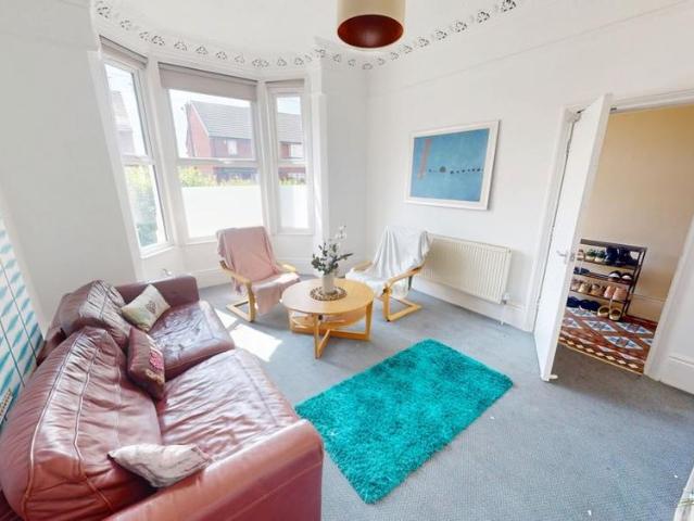 5 bedroom semi detached house to rent