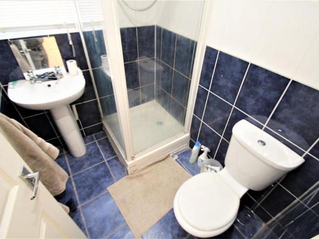 5 bedroom semi detached house to rent