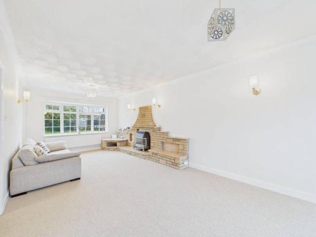 5 bedroom semi detached house to rent