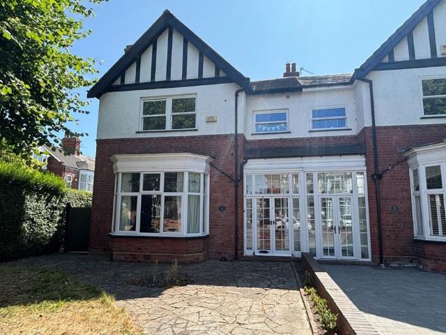 5 bedroom semi detached house to rent