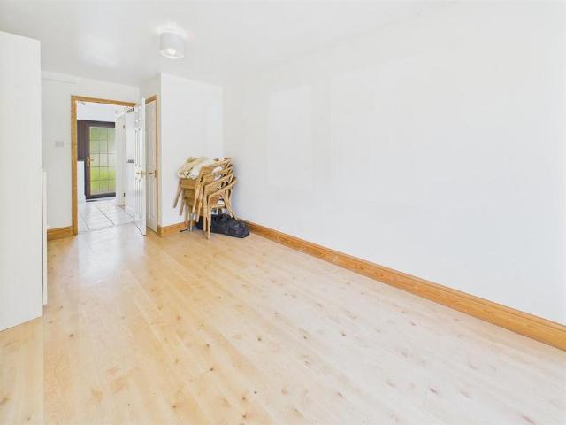 5 bedroom semi detached house to rent