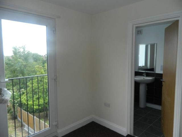 5 bedroom semi detached house to rent
