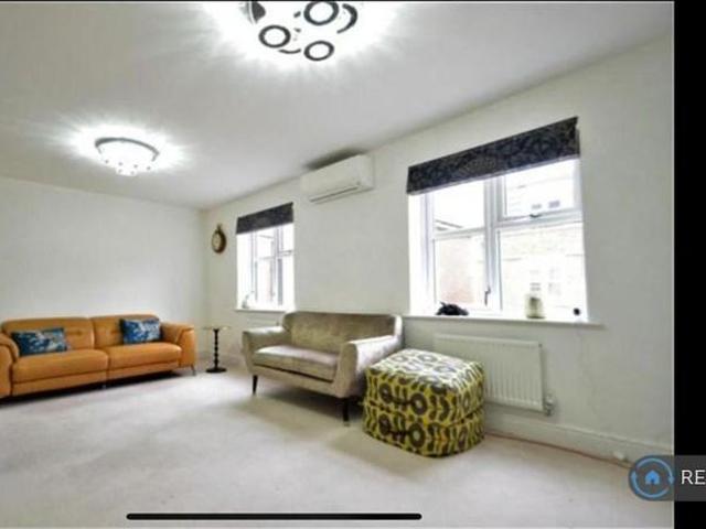 5 bedroom semi detached house to rent