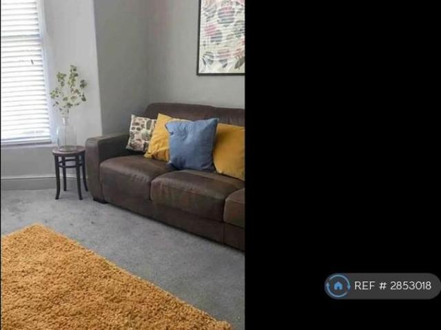5 bedroom semi detached house to rent