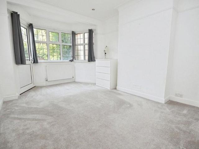 5 bedroom semi detached house to rent