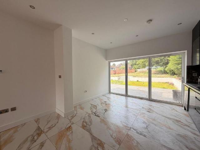 5 bedroom semi detached house to rent
