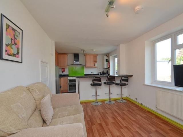 5 bedroom semi detached house to rent