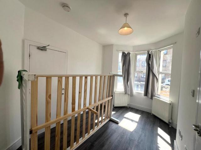 5 bedroom semi detached house to rent