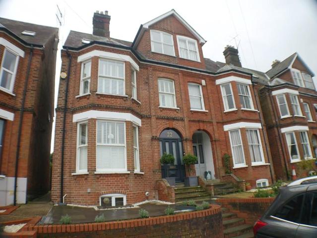 5 bedroom semi detached house to rent