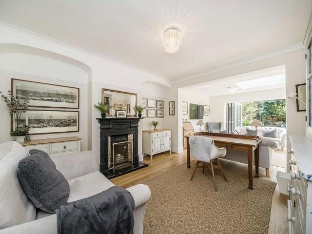 5 bedroom semi detached house to rent