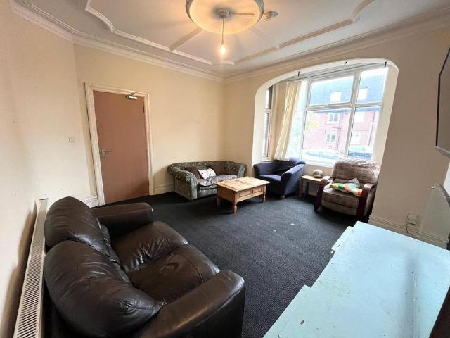 5 bedroom semi detached house to rent