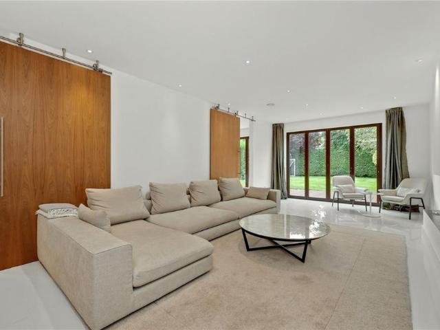 5 bedroom semi detached house to rent