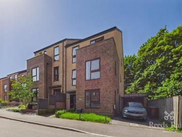 5 bedroom semi detached house to rent