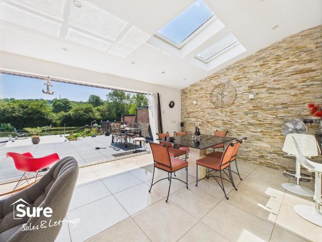 5 bedroom semi detached house to rent