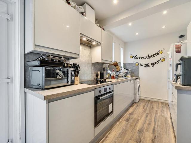 5 bedroom semi detached house to rent