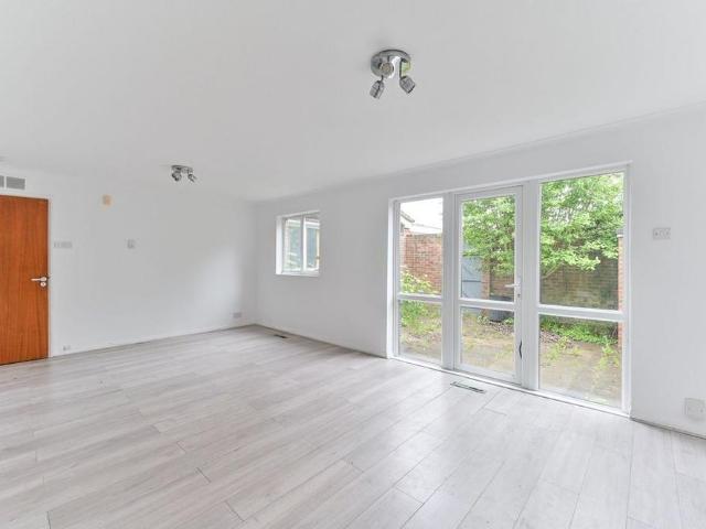 5 bedroom semi detached house to rent