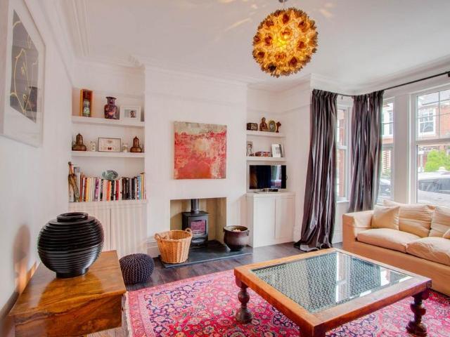 5 bedroom semi detached house to rent