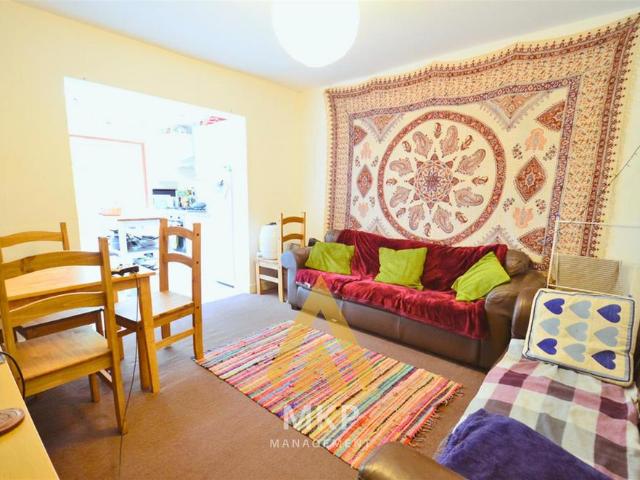 5 bedroom semi detached house to rent