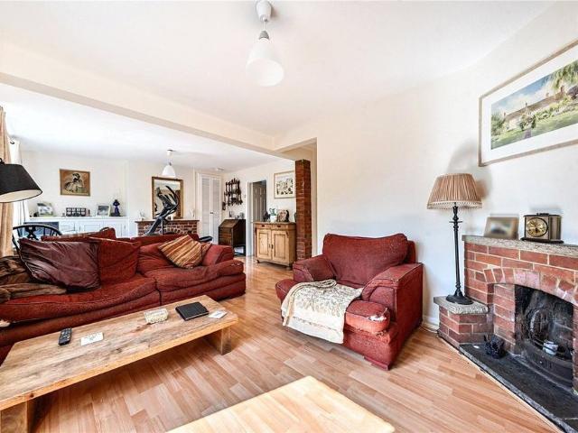 5 bedroom semi detached house to rent