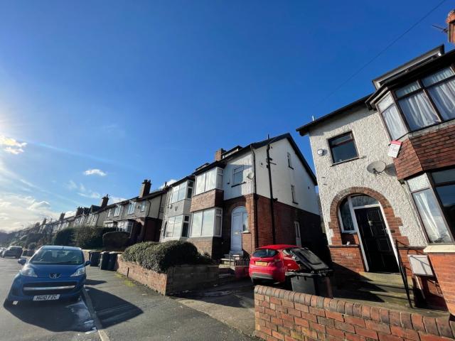 5 bedroom semi detached house to rent