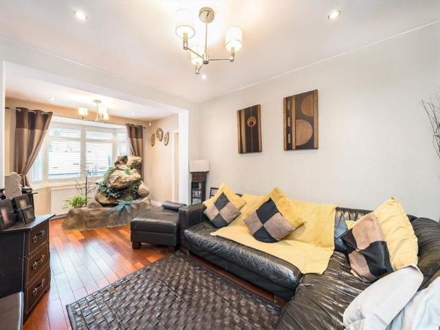 5 bedroom semi detached house to rent