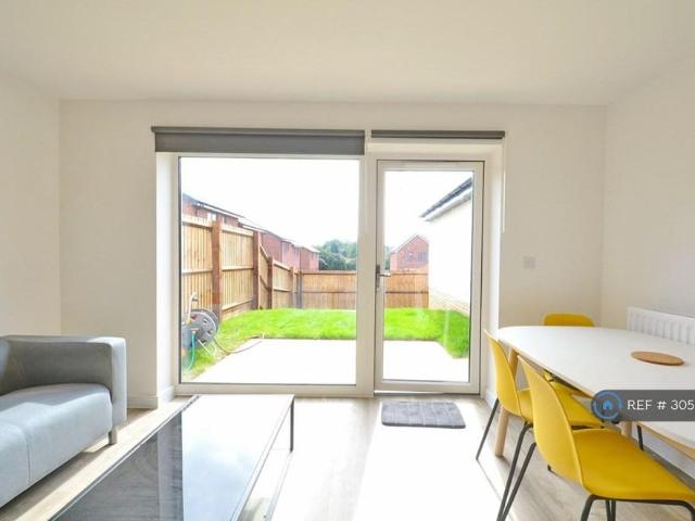 5 bedroom semi detached house to rent