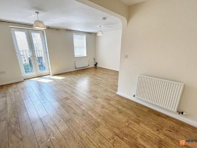 5 bedroom semi detached house to rent