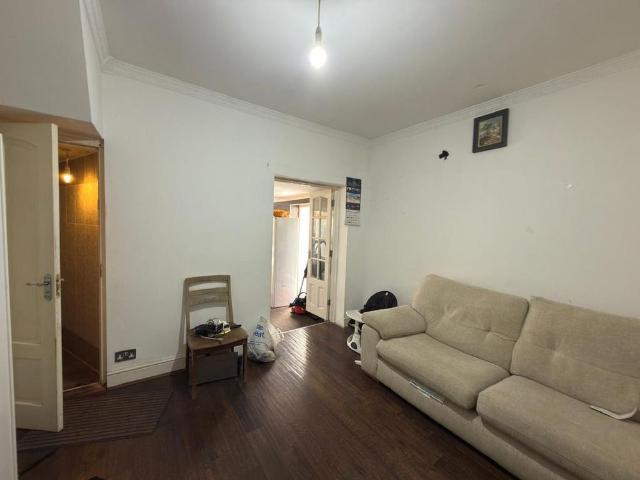 5 bedroom semi detached house to rent