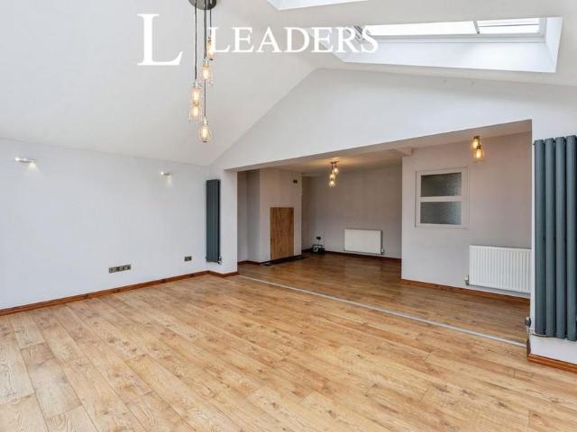 5 bedroom semi detached house to rent
