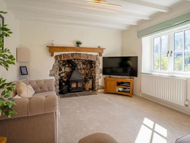 5 bedroom semi detached house to rent