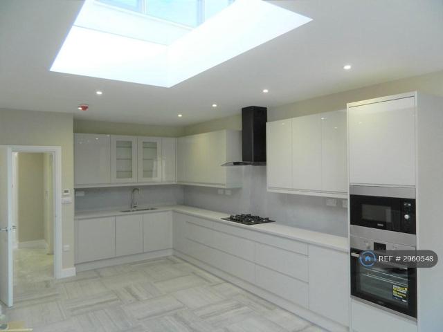 5 bedroom semi detached house to rent