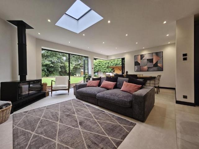 5 bedroom semi detached house to rent