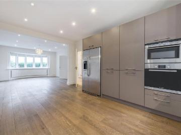 5 bedroom semi detached house to rent