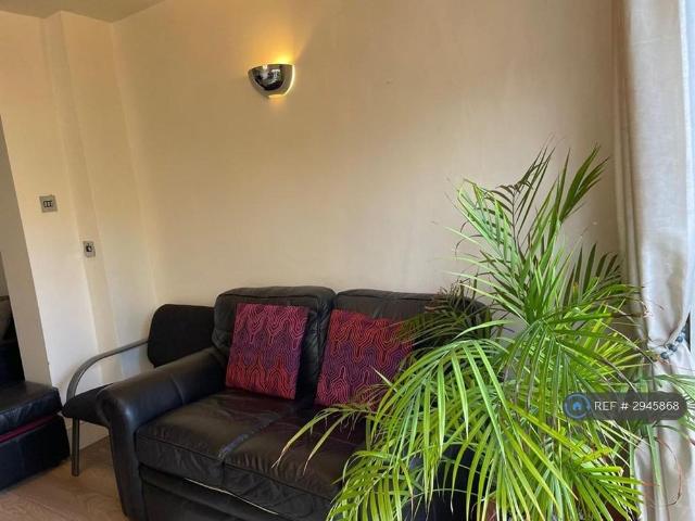 5 bedroom semi detached house to rent