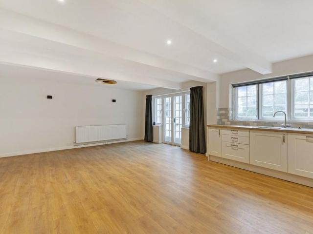 5 bedroom semi detached house to rent