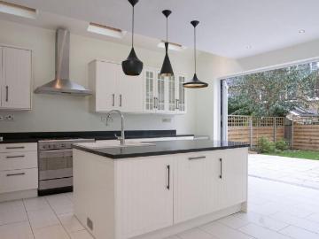 5 bedroom semi detached house to rent