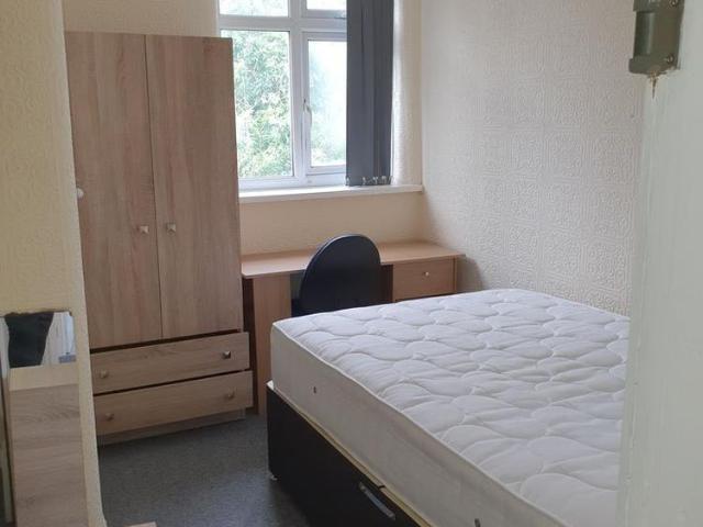 5 bedroom semi detached house to rent