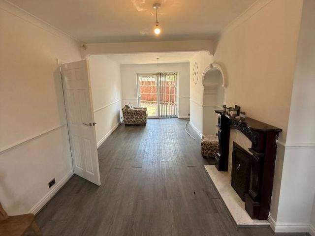 5 bedroom semi detached house to rent
