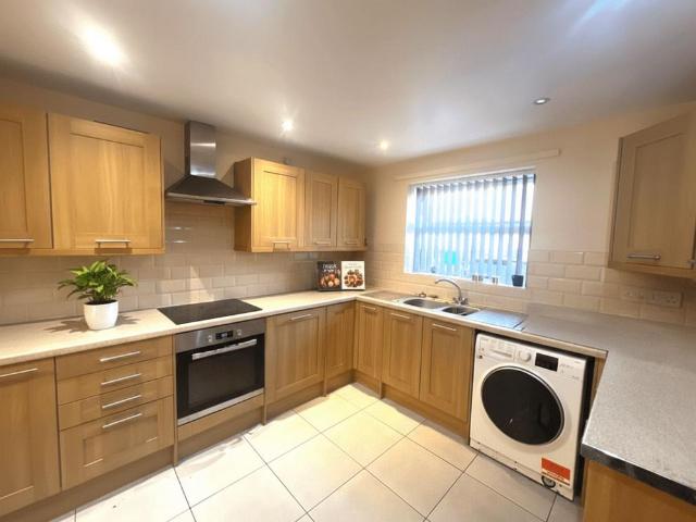 5 bedroom semi detached house to rent
