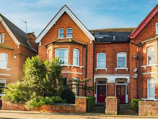 5 bedroom semi detached house to rent