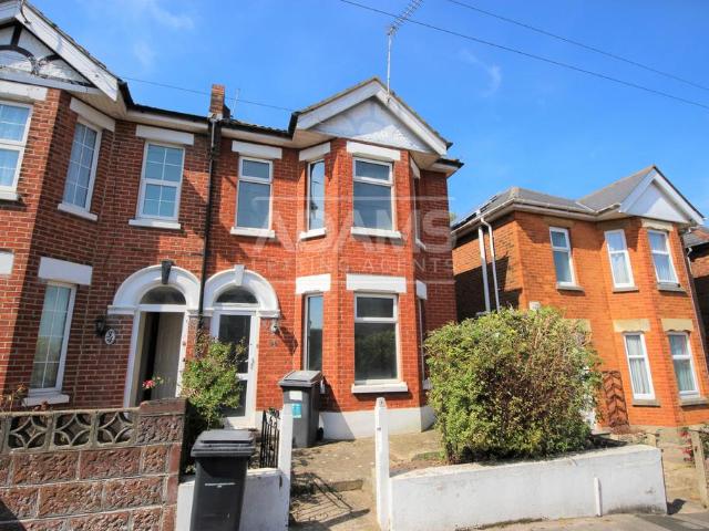 5 bedroom semi detached house to rent